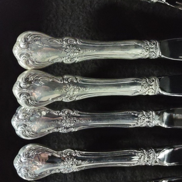 Towle Old Master Pattern Sterling Silver Flatware Service for 12 + Serving Pcs - Picture 9 of 11